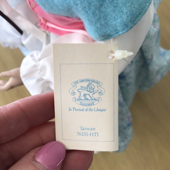 Little Bo Peep- porcelain doll - Picture 7 of 12